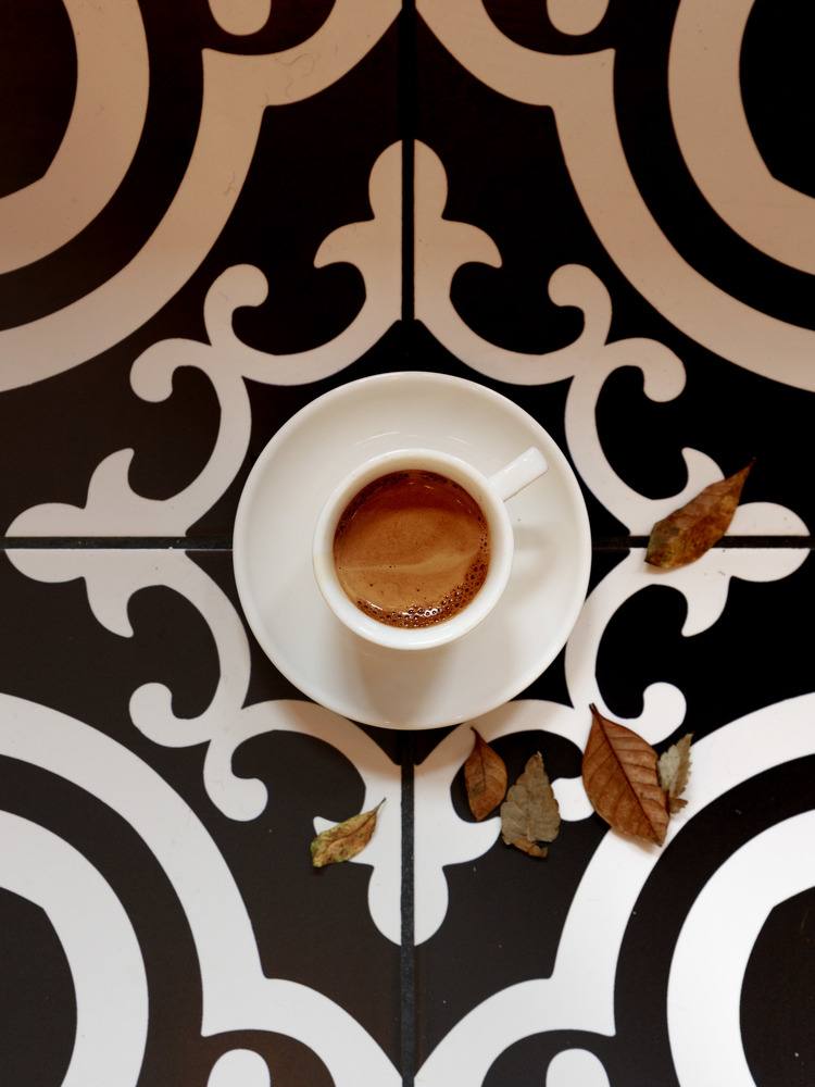 coffee on the floor  | Madame Bonte
